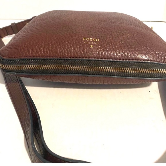 Fossil Brown distressed crossbody Leather Bag with Gold Accents - Picture 3 of 11